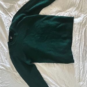 Gap Size L like new luxurious dark green sweater.